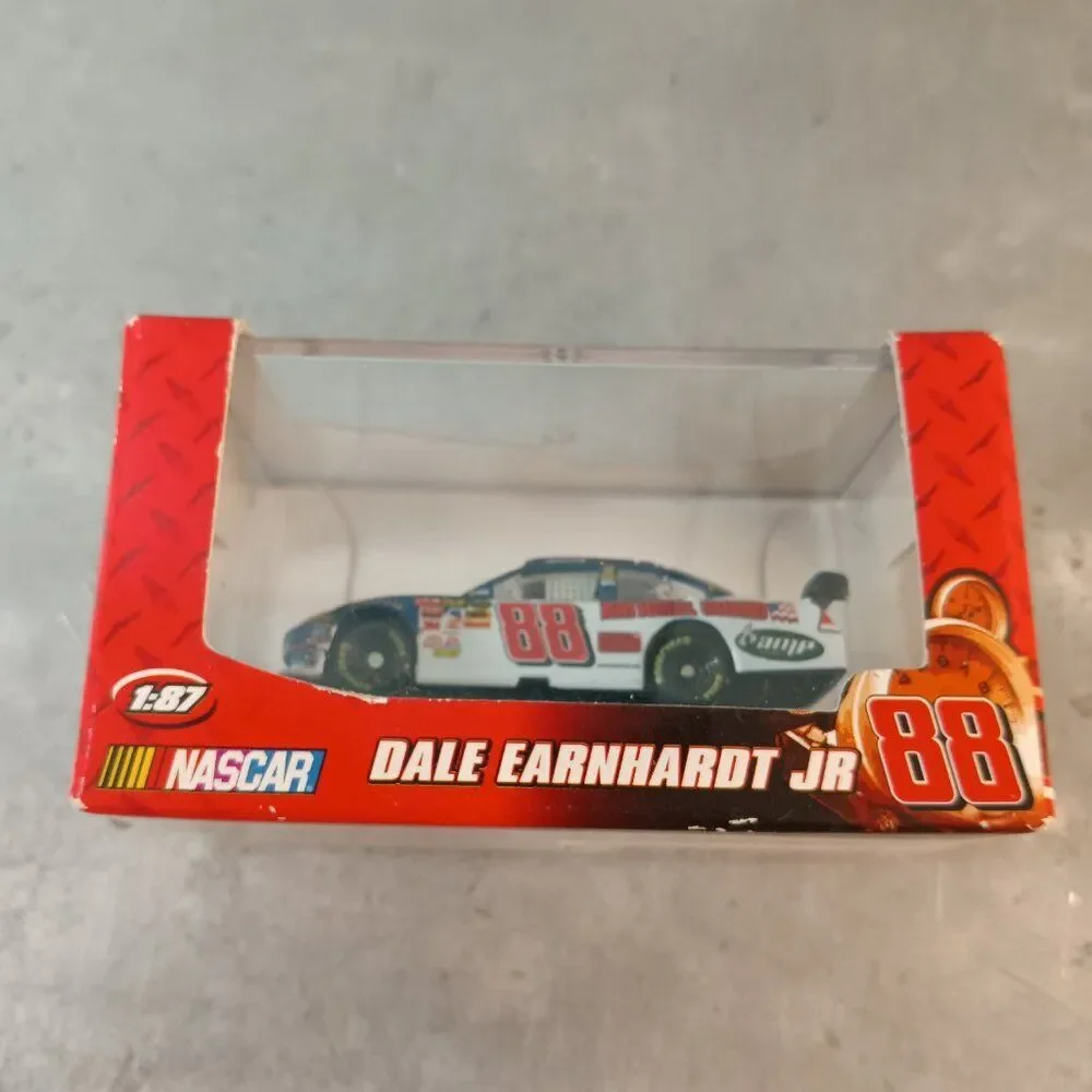 NASCAR Dale Earnhardt Jr 88 Winners Circle 08 National Guard 1:87 Die Cast Car